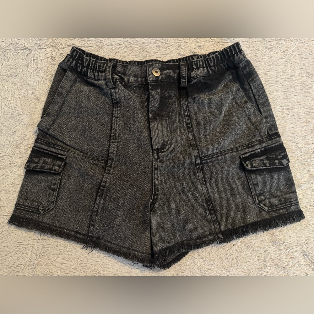 New-In Black Mineral Wash Cargo Shorts Elastic Waist & Finished Frayed Hem NWT
